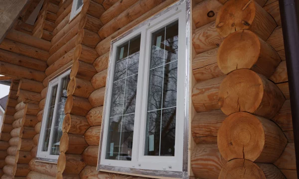 Пластиковые окна: особенности установки в деревянном доме