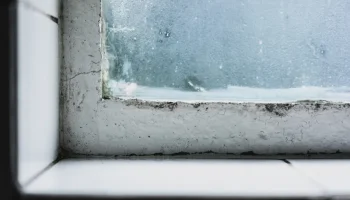 Морозы спровоцировали рост спроса на ремонт балконов и окон