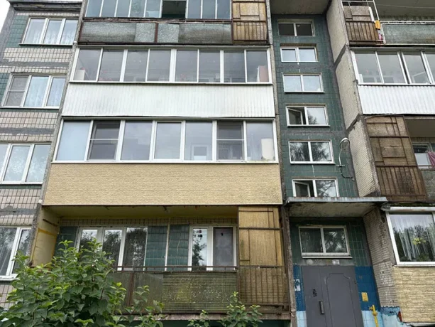 Житель Брянска потребовал заменить окна в подъездах и проиграл суд управляющей компании