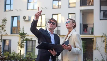 Эксперты уверены, что россияне не купят на маркетплейсах ни одной квартиры, но рекламный ход – шикарный