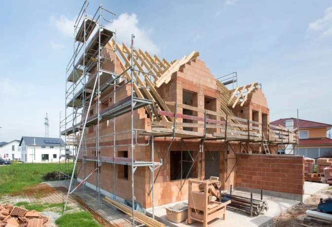 Газобетон и блоки дешевеют: почему сейчас выгодно строить дом