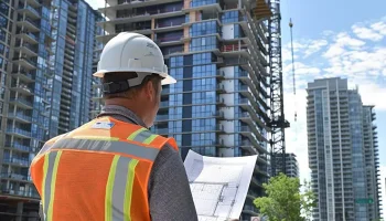 Зарплатные предложения в строительстве в России выросли