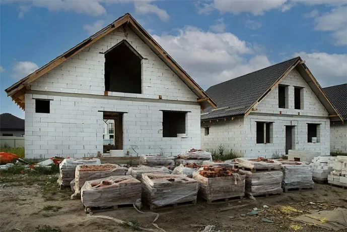 Около 35 тыс. россиян, взявших льготную ипотеку на ИЖС, столкнулись с проблемами