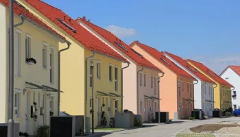 Первичный рынок загородной недвижимости Подмосковья «развернулся» в сторону участков без подряда