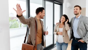 Россияне чаще привлекают риелторов при сделках с новостройками на ранних стадиях строительства