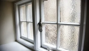 Фонд капремонта изменит подход к замене исторических окон в парадных