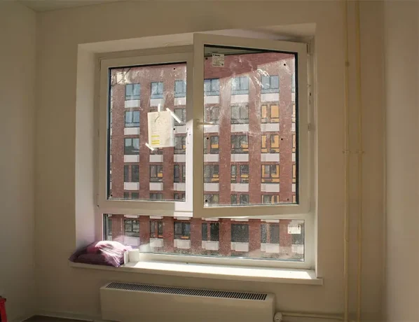 Химик объяснил, почему в новостройках люди чаще болеют: пластиковые окна и двери из ПВХ выделяют фталаты