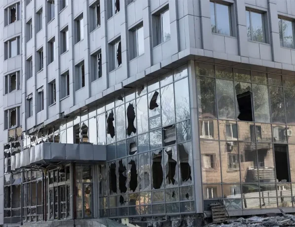 В Донецке за 2024 год заменили 4 тысяч окон в пострадавших от обстрелов домах