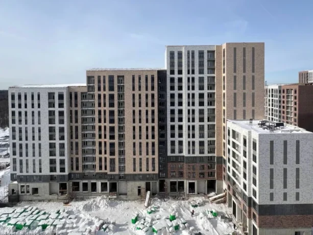 Завершено возведение наземных этажей первых двух корпусов в жилом комплексе в Химках