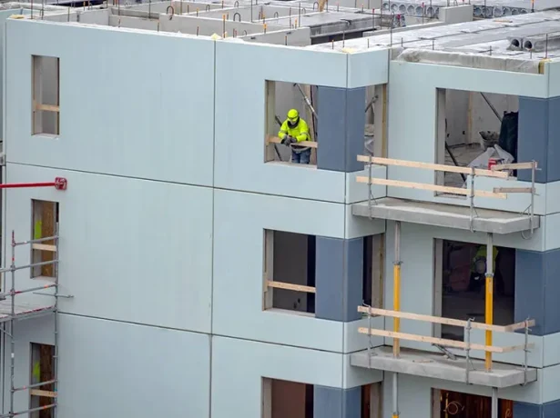 Каждый шестой работник строительных предприятий в России является иностранцем