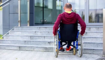 Большинство россиян считают свое жилье неадаптированным для людей с ограниченной подвижностью