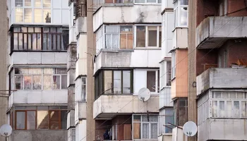 Износ балконов в районах Петербурга достиг критической точки