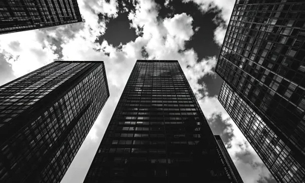 ЕРЗ.РФ: Доля брендов застройщиков, которые прекратили строить, превысила 60%