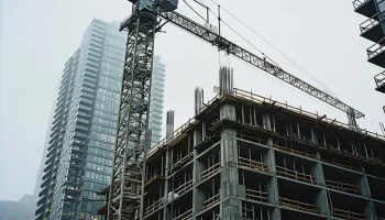 В 2025 году зафиксировано минимальное число стартов новостроек за последние 10 лет