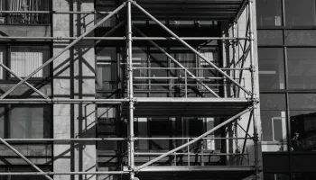 Окна и двери в МКД будут ремонтировать согласно новому своду правил