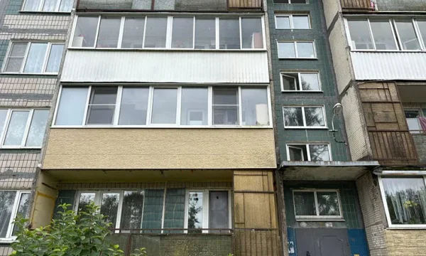 Житель Брянска потребовал заменить окна в подъездах и проиграл суд управляющей компании