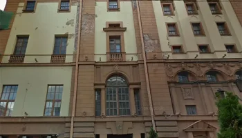 Редкая находка: жалюзи начала XX века обнаружили в реставрируемом доме в Санкт-Петербурге