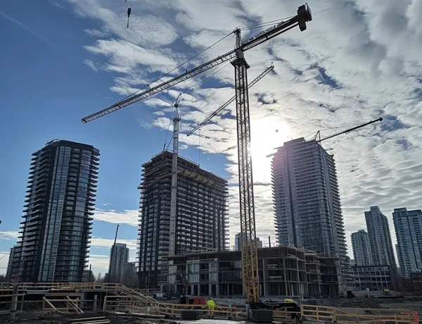 Выручка топ-20 застройщиков России снизилась на 200 млрд руб. за девять месяцев