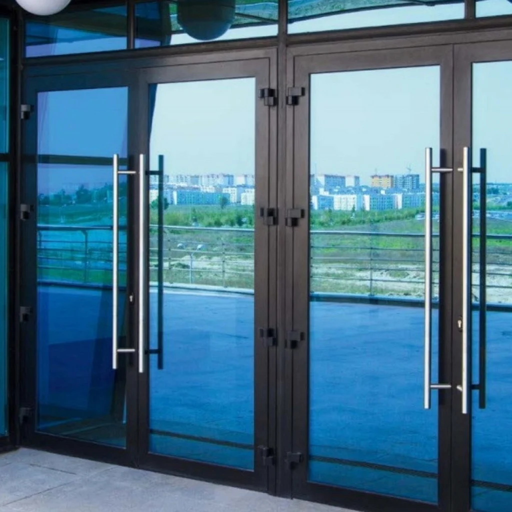 Алюминиевые двери от оконной компании Народные окна