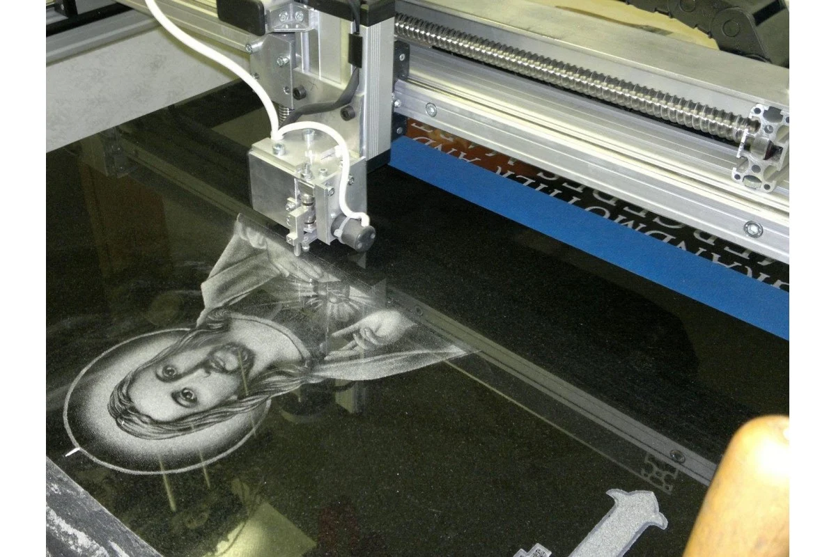 Оборудование для изготовления памятников: обзор и рекомендации