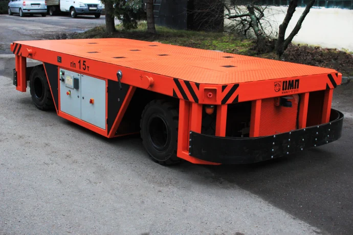 Безрельсовая тележка или кран: как напольный транспорт экономит миллионы и дает свободу цеху