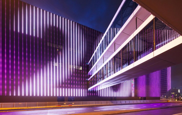 В Перу представлено здание с уникальным светодиодным фасадом