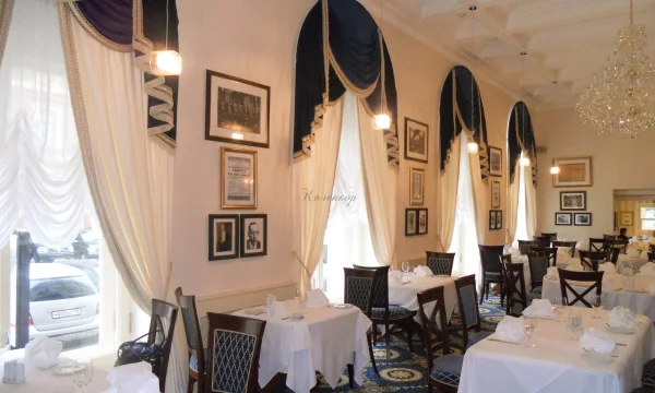 Печать на шторах как инструмент брендинга и коммерческого декора