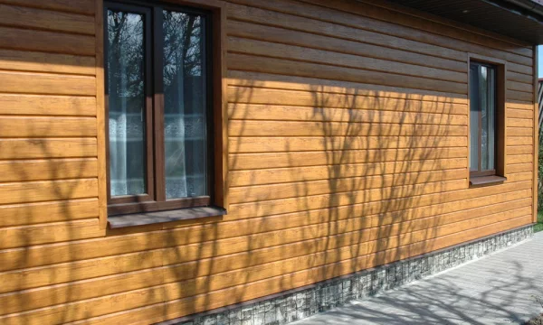 Отделка фасада: почему стоит отдать предпочтение виниловому сайдингу?