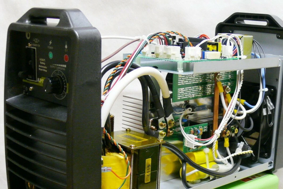 Искусство диагностики полуавтоматических сварочных аппаратов: ключ к эффективному ремонту