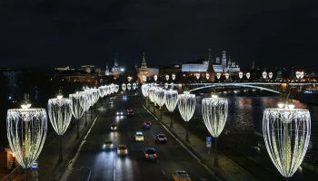 В Москве продлили срок работы праздничной подсветки светодиодными лампами