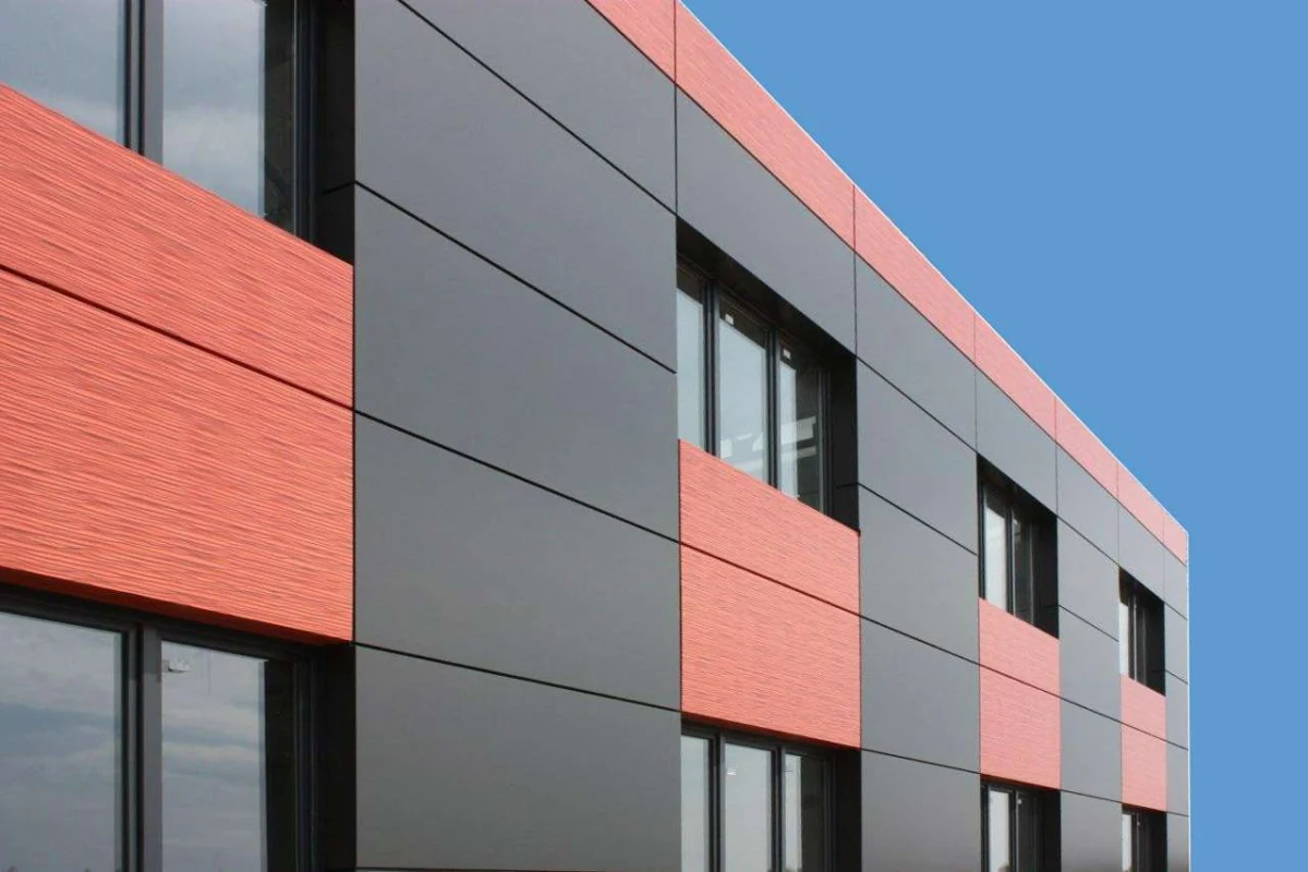 Линейные алюминиевые панели в современной архитектуре