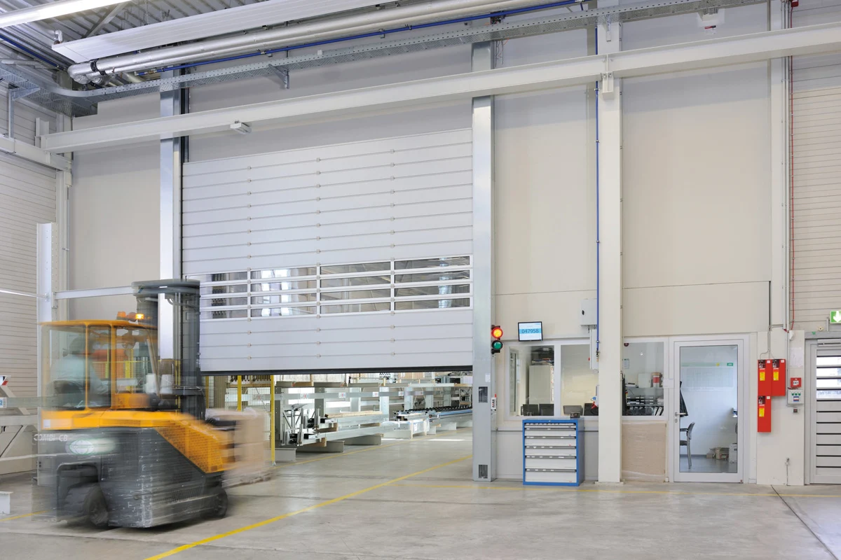 Скоростные ворота: эффективное решение для промышленных объектов