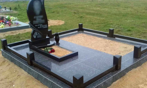 Установка памятников на могилу: как выполнить работы правильно