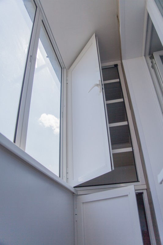 Как правильно остеклить балкон? 4