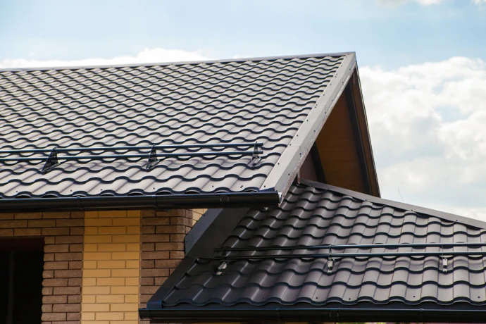 Металлочерепица: современное решение для надежной кровли Металлочерепица: современное решение для надежной кровли