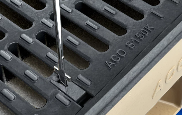 Системы АСО DRAIN® N 100 К и Е 100 К с креплением решеток типа Quicklock® - системы линейного водоотвода европейского стандарта.