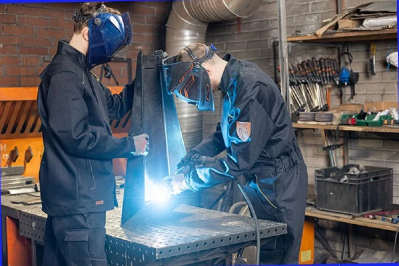 Спецодежда: защитить людей и усилить компанию