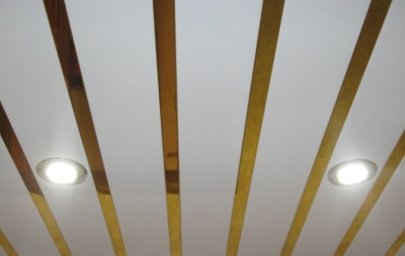 Подвесные реечные потолки в квартире: плюсы, минусы и когда они действительно оправданы