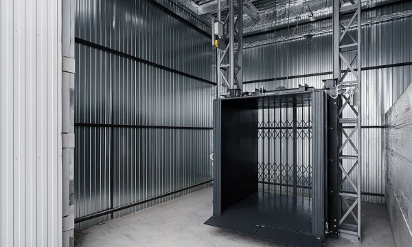 Как выбрать грузовой подъемник для малого бизнеса