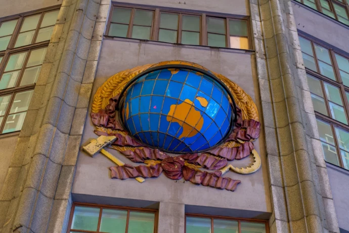 Отреставрированный глобус вернут на фасад Центрального телеграфа Москвы в 2025 году