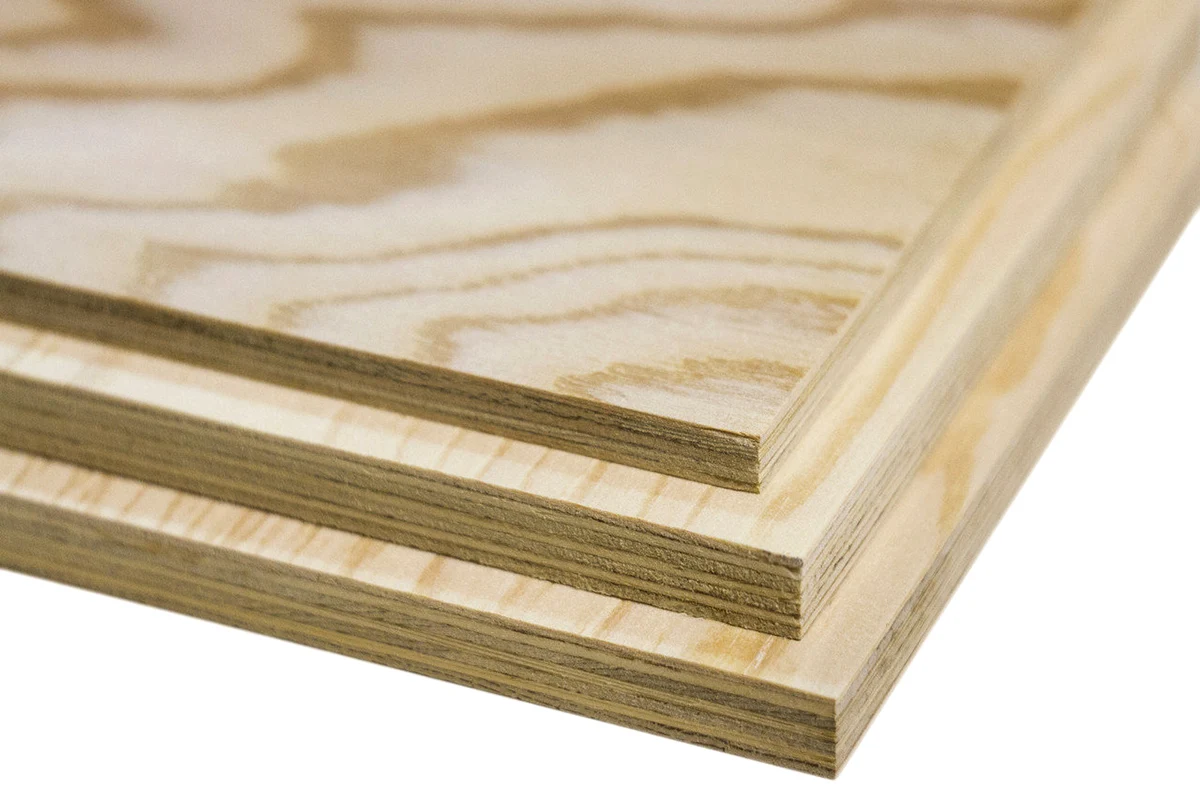 Ламинированная и влагостойкая фанера: особенности и применение