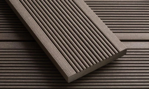 Полнотелая террасная доска: надежность, долговечность и универсальность