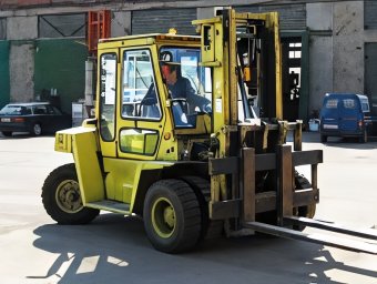 Аренда вилочного погрузчика: эффективное решение для складской логистики