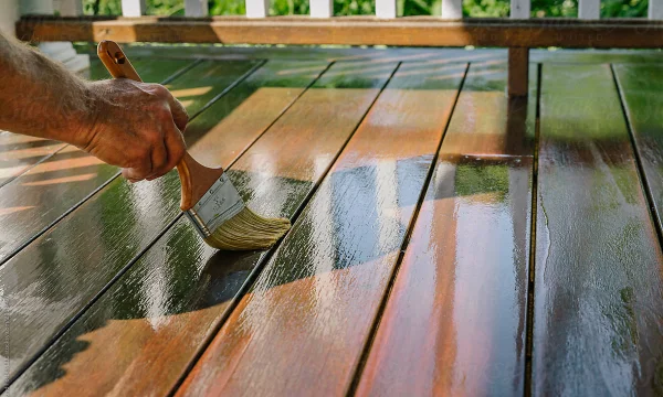 Какую купить краску для деревянного пола?