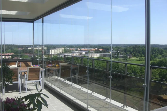 Безрамное остекление балкона: панорамный вид и современный дизайн Безрамное остекление балкона: панорамный вид и современный дизайн