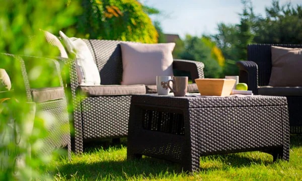 Садовая мебель и мебель для террасы: создание комфорта на открытом воздухе