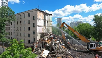 80 старых домов снесли в Москве с начала года по программе реновации