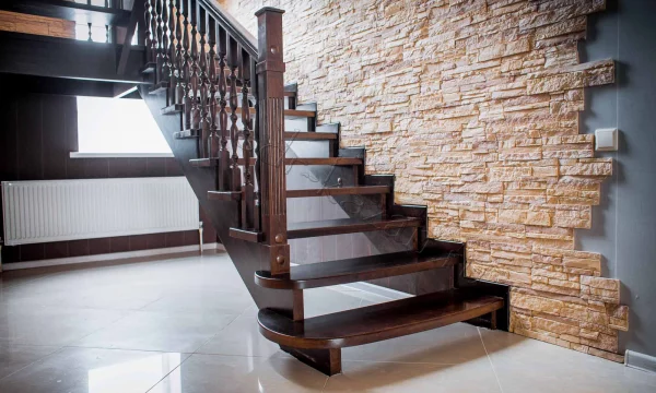 Как и из чего делают деревянные лестницы на заказ?