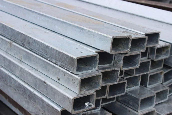 Профильная труба и рифленая арматура: основа современного строительства