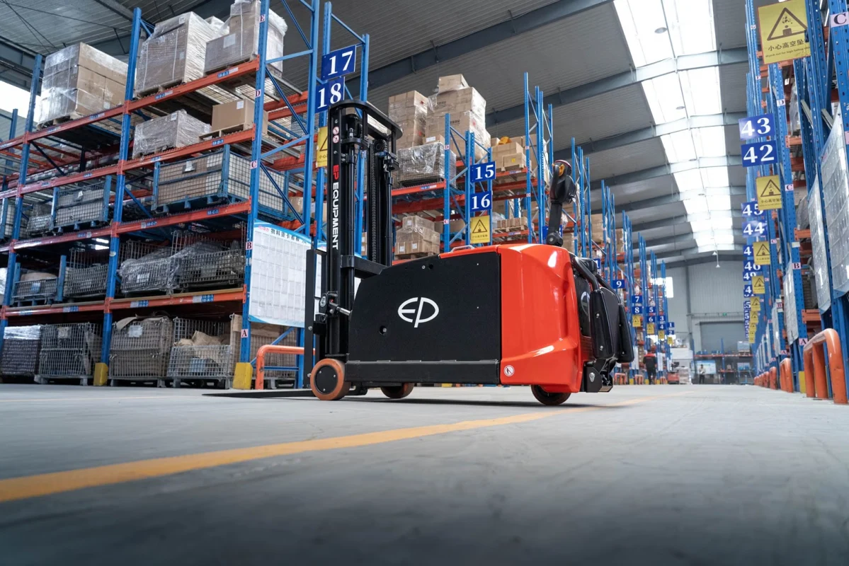 Современная складская техника для логистики: виды, критерии выбора и инновационные решения